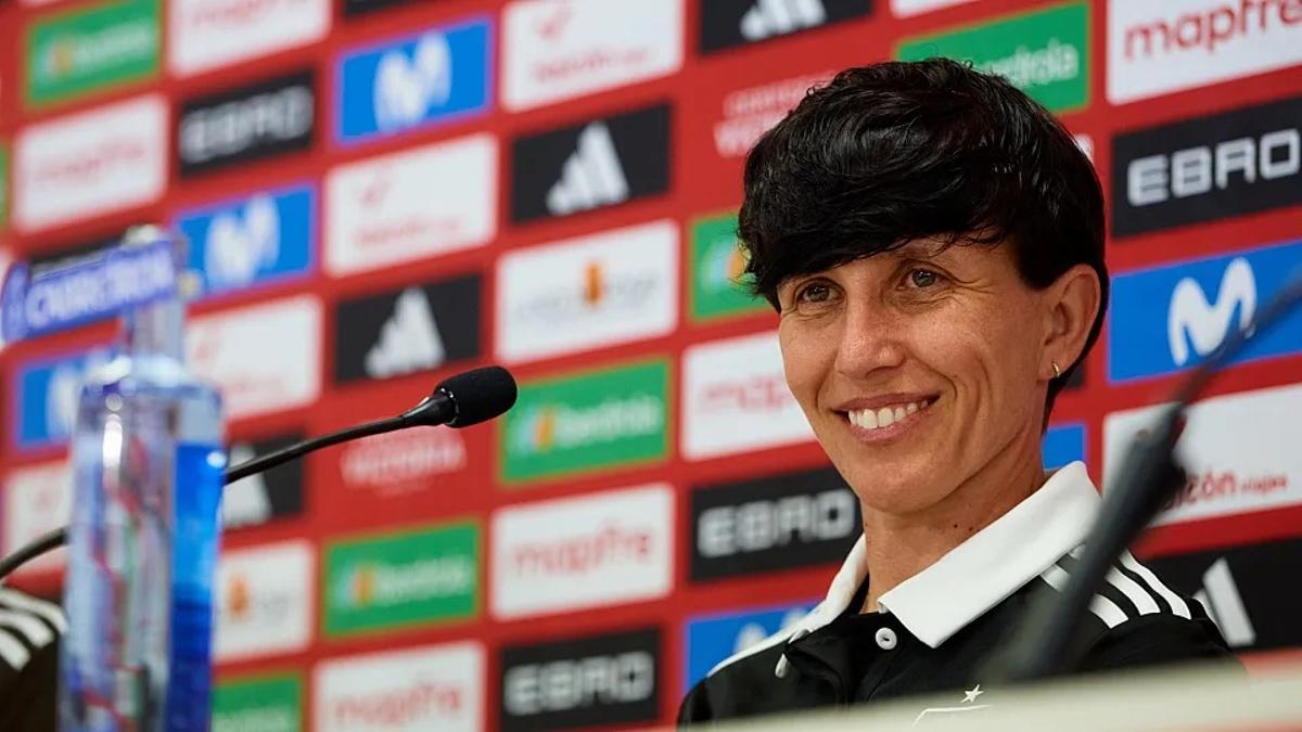 Sonia Bermúdez, seleccionadora española de fútbol, en la sala de prensa de El Arcángel.