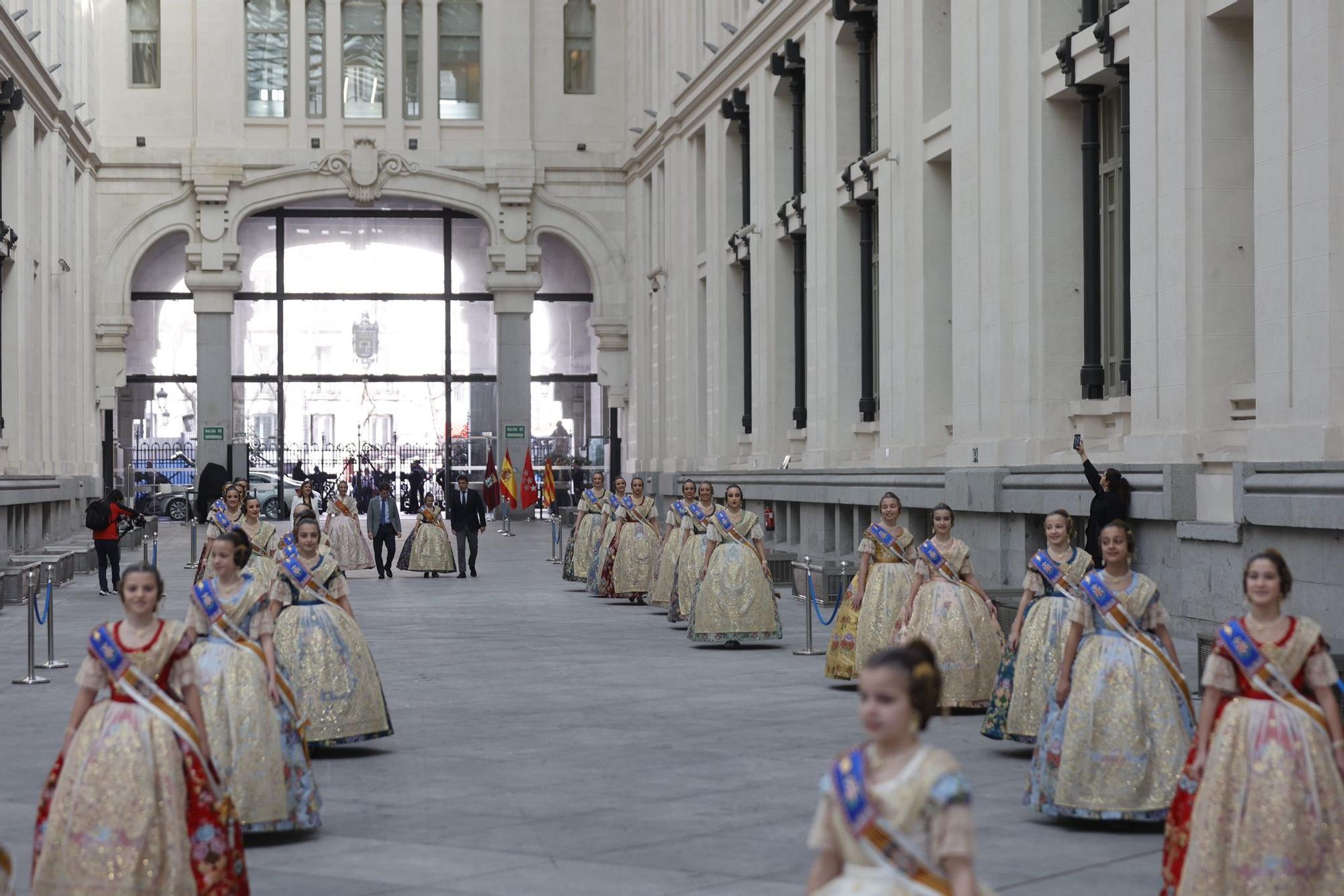 Las mejores imágenes de la recepción a las falleras en el Ayuntamiento de Madrid