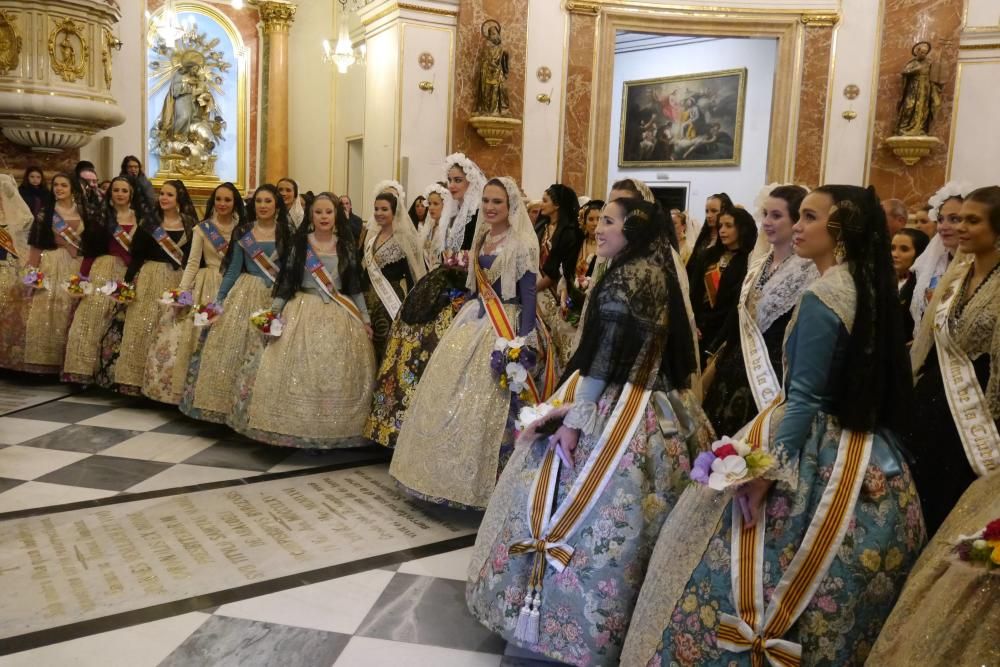 Así desfiló Alicia Moreno y la corte de honor