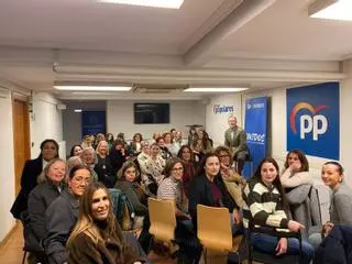 El candidato al PP de Oviedo pide  a medio centenar de afiliadas que "pasen a la acción": "Queremos que se involucren más"