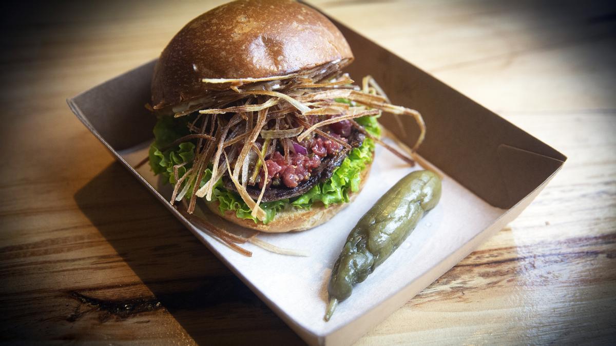 El bocadillo 'Cotto y crudo', solomillo cocinado y tartar de Walló.