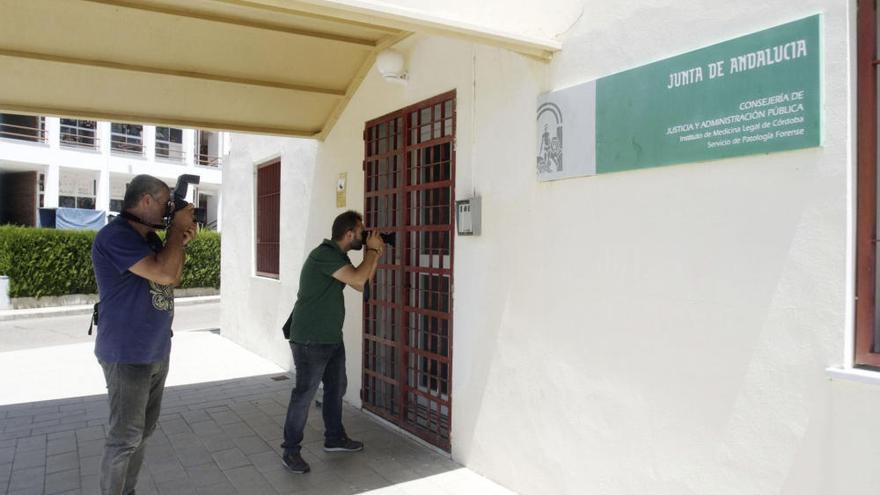 «Tens el telèfon de la meva dona per si l&#039;has de trucar?»