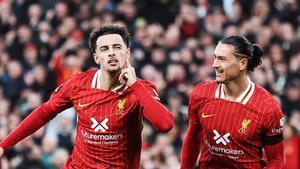 El Liverpool se supera y recupera el liderato