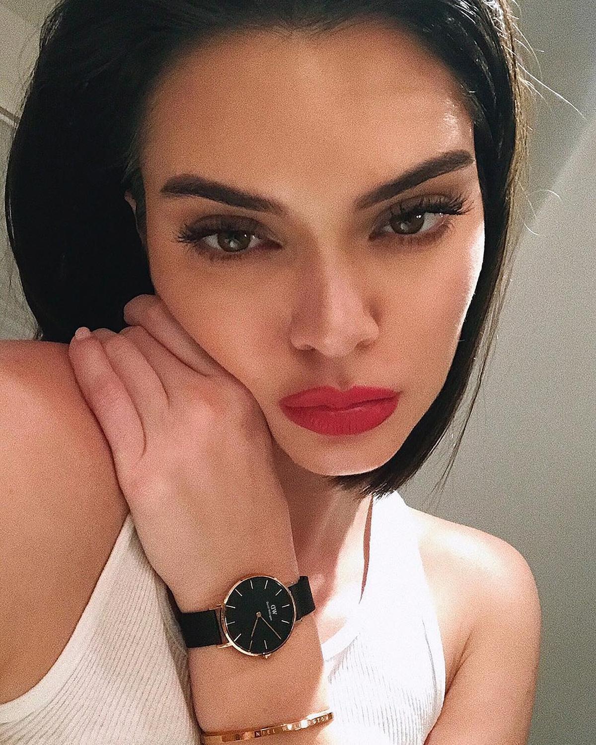 Kendall Jenner luce boquita de pato