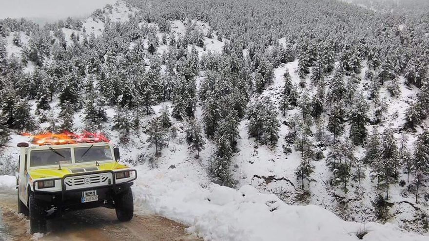 Un vehículo en un episodio de nevadas en el Noroeste de la Región en 2016.