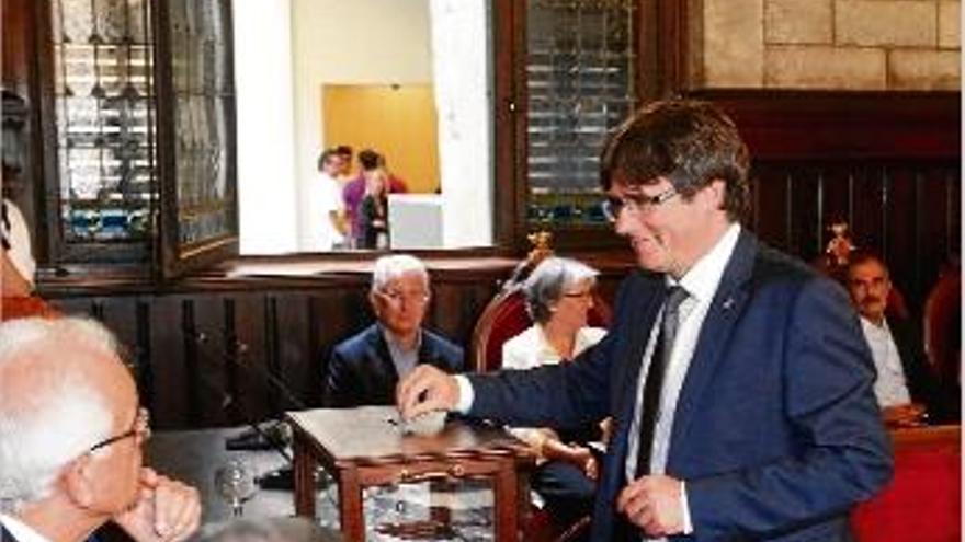 Puigdemont durant l&#039;acte de constitució de l&#039;Ajuntament de Girona, dissabte passat.
