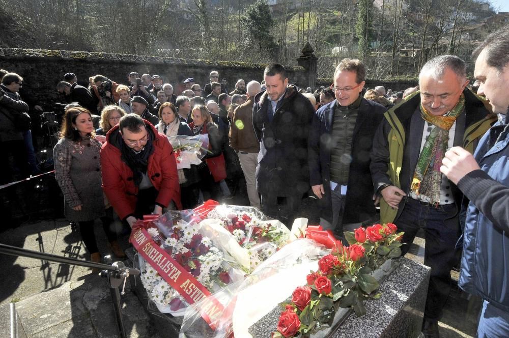 Homenaje al fundador del SOMA, Manuel Llaneza