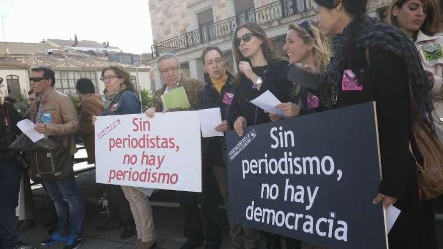 Periodistas y gráficos exigen respeto a su independencia