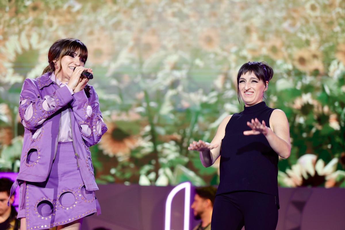 Rozalén y Beatriz Romero en los Premios Dial