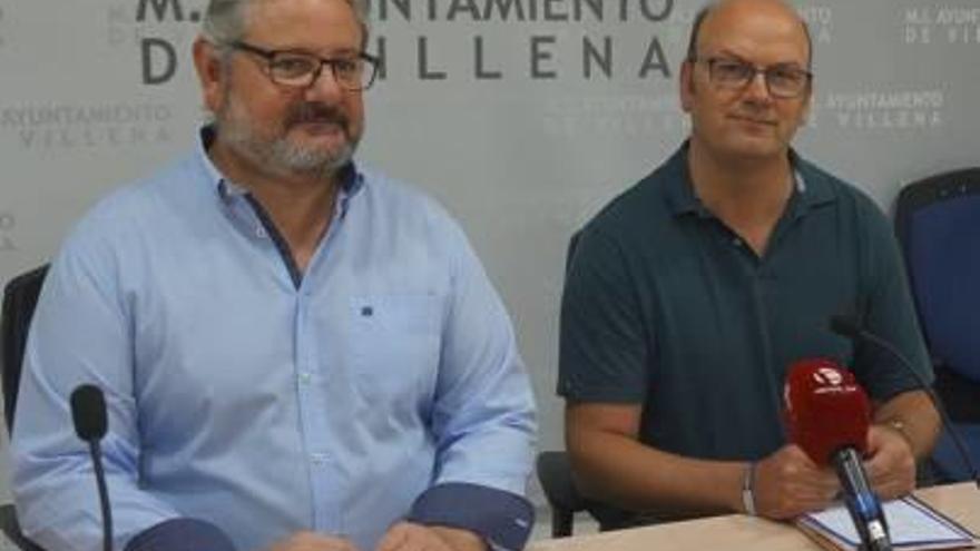 El presidente de los Moros Nuevos Villena y el edil de Villena.