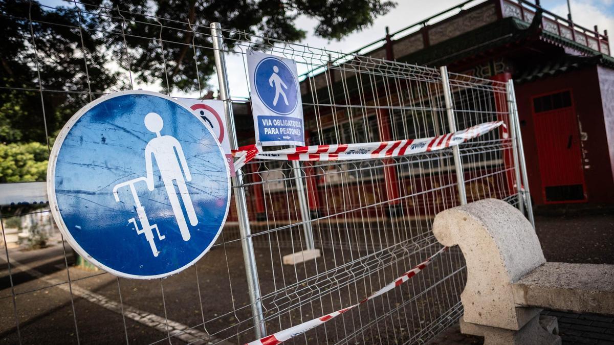 Cierre del acceso habitual al restaurante China.