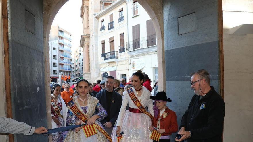 Llíria inaugura la Exposició del Ninot con las falleras mayores y el presidente infantil, un adelanto de las Fallas 2026