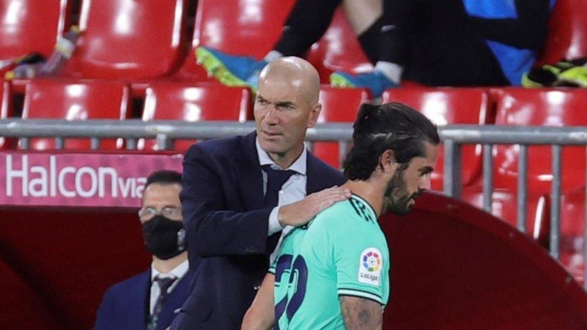 Primero Zidane y ahora Luis Enrique, Isco pierde protagonismo