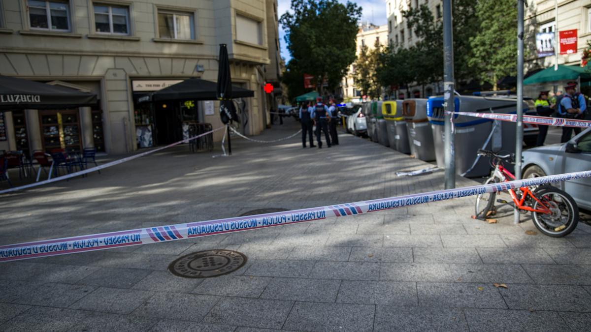 Von der Polizei abgesperrte Container im Stadtviertel Eixample in Barcelona. Hier wurde die Leiche eines Deutschen entdeckt.