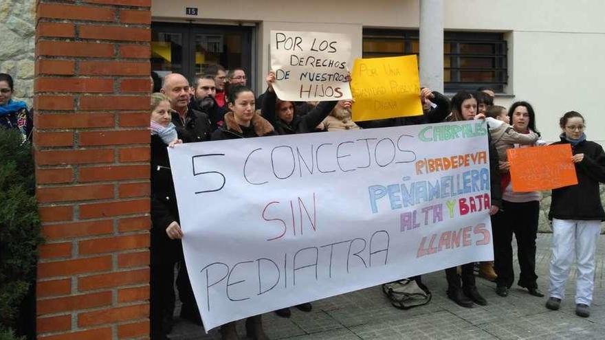 Las Peñamelleras se suman a las quejas por la falta de pediatras en el Oriente