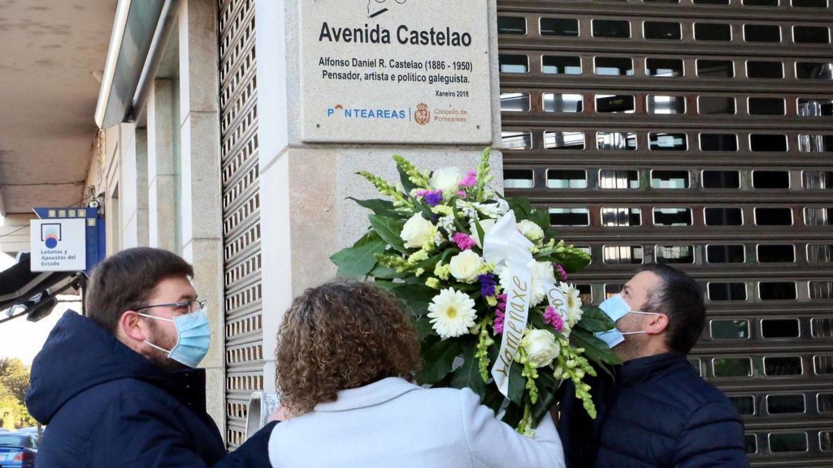 Ofrenda floral para homenajear a Castelao en Ponteareas | D.P