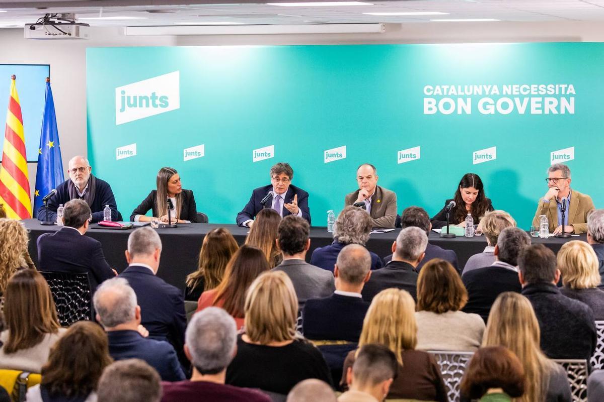 Carles Puigdemont, durante su intervención en la cumbre de Junts per Catalunya celebrada en Perpinyà (Francia)