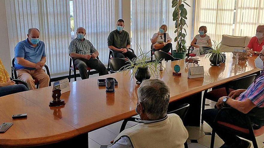 La primera reunión del equipo piloto que arranca en la parroquia de Cedeira.