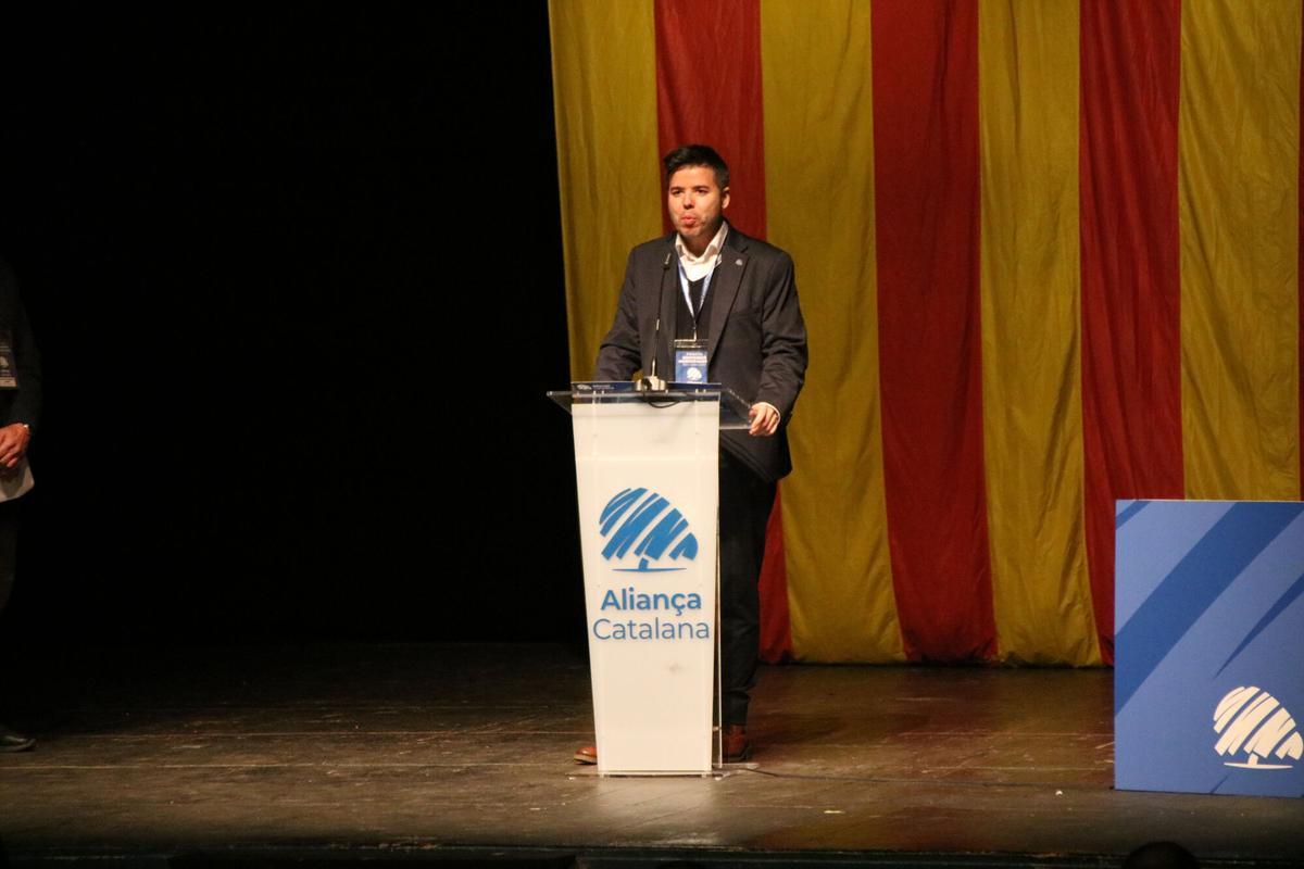 Primer pla d'un ponent a la primera convenció d'Aliança Catalana a Ripoll