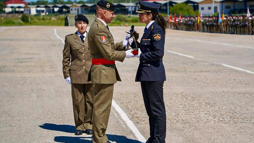 La Policía Nacional recibe el &#039;Guzmán el Bueno&#039; en el día de la Brigada de Cerro Muriano