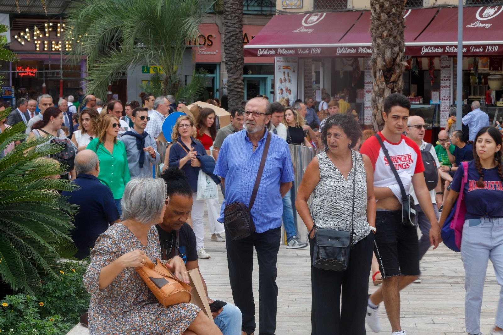 Ambiente en las calles de València el 9 d'Octubre