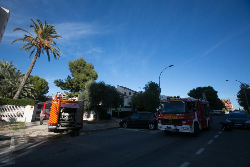 Incendio en un bungalow abandonado en urbanización Jardines de Las Huertas.