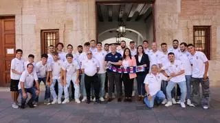 El Catarroja CF celebra su ascenso a Segunda FFCV en el ayuntamiento