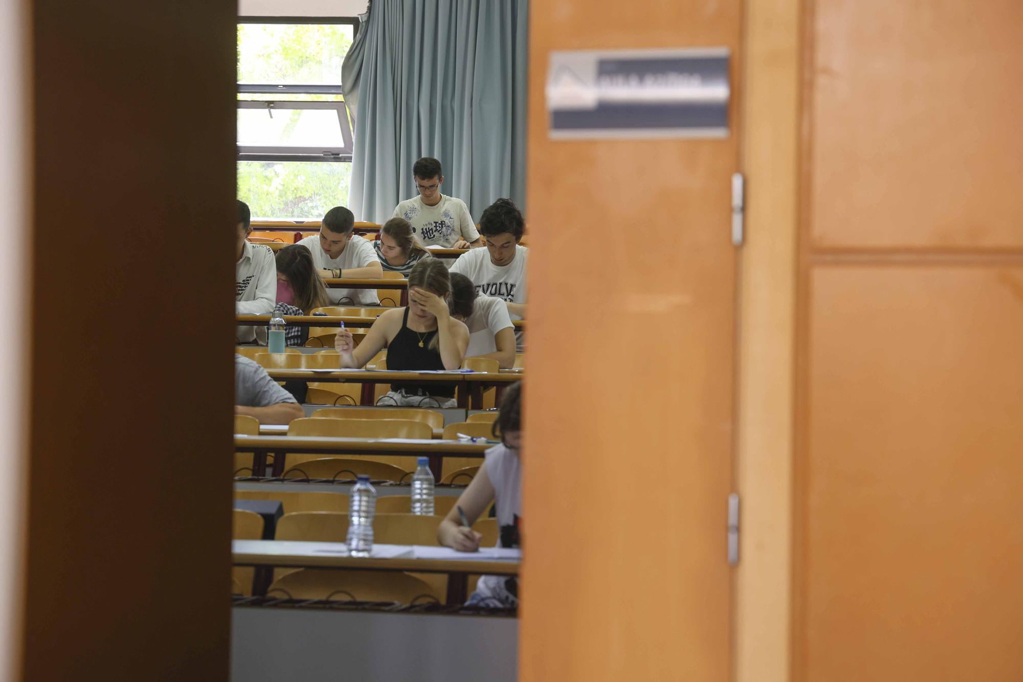 Primer día de la Selectividad 2023 en la Universidad de Alicante