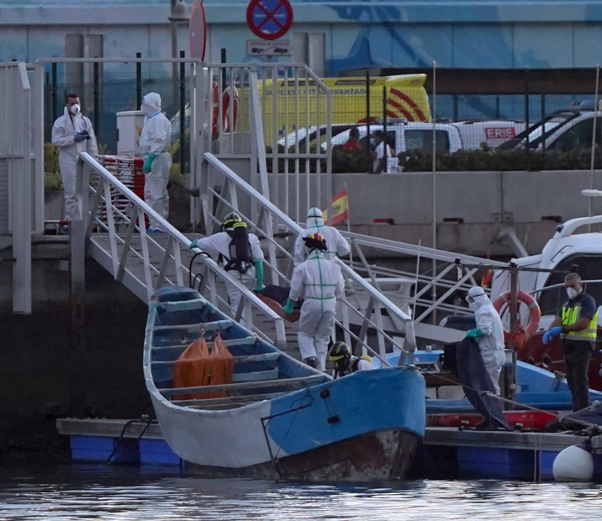 Llegada de los cadáveres migrantes fallecidos cerca de El Hierro (28/04/21)