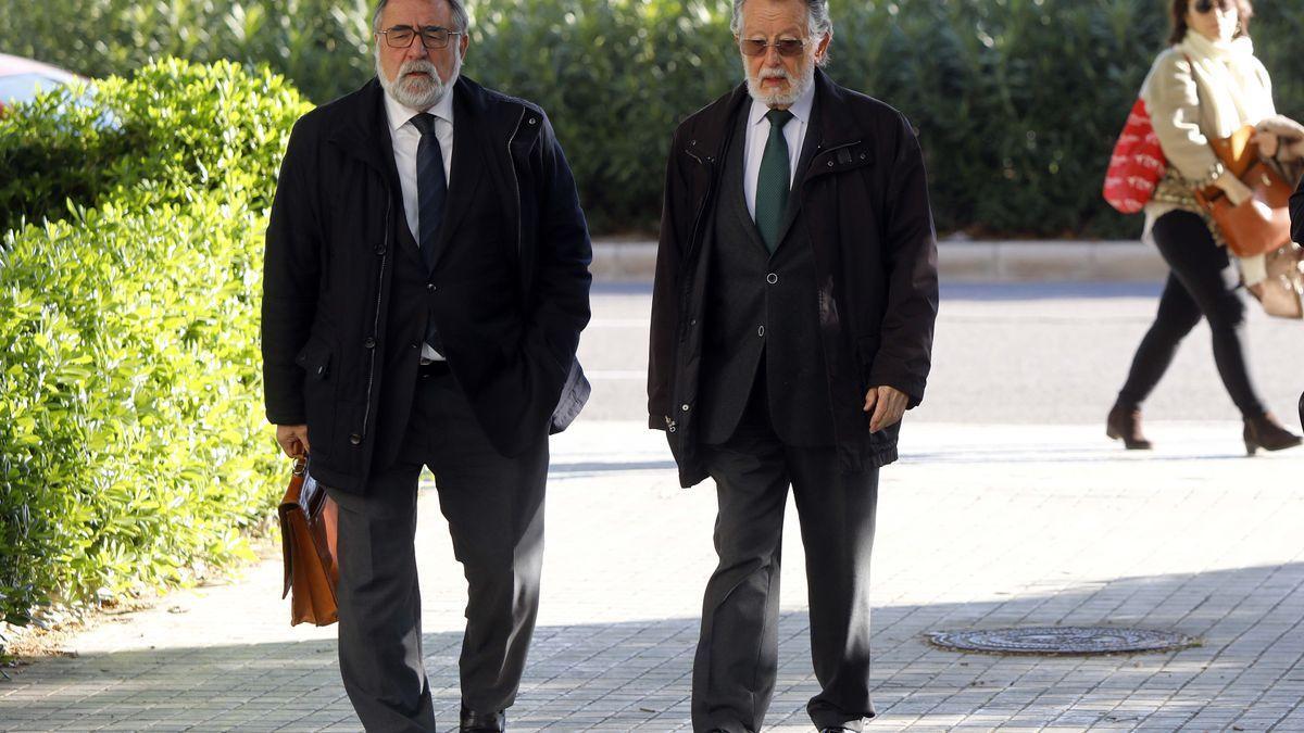 El exvicealcalde de València, Alfonso Grau, llega a la Ciudad de la Justicia en el juicio en el que fue condenado por blanqueo y cohecho./  M. A. MONTESINOS