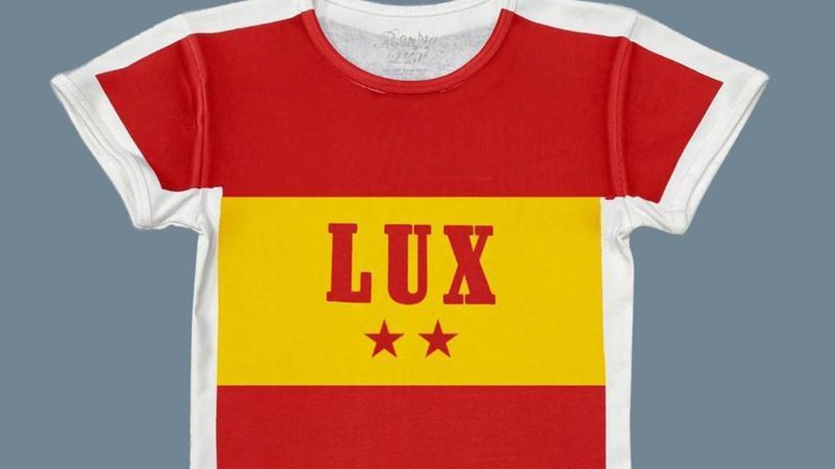 La camiseta, ya a la venta en la web de Rosalía.