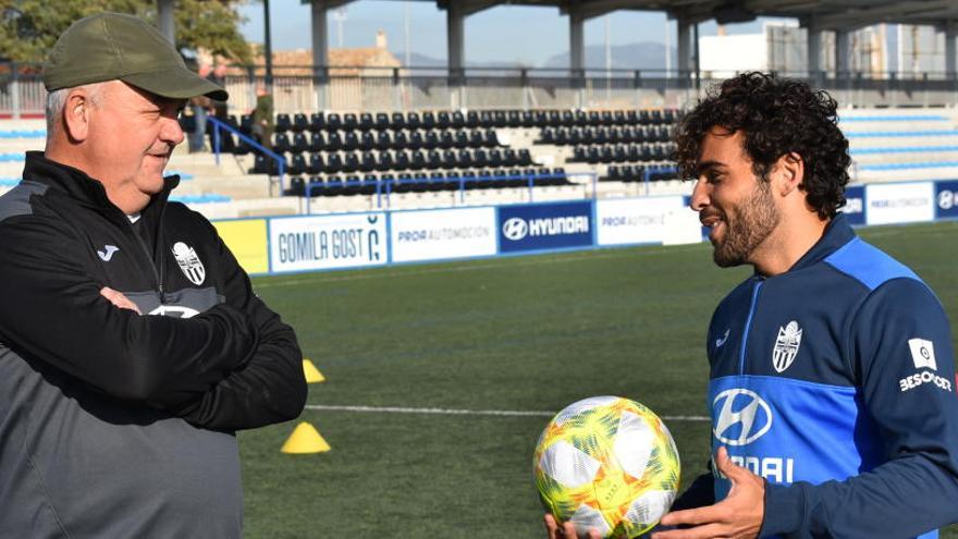 Mandiola con Peris, en el entrenamiento de esta mañana en Son Malferit.