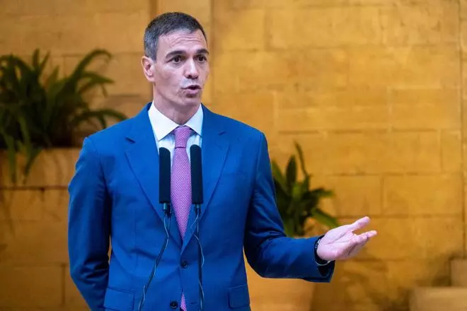 El presidente del gobierno Pedro Sánchez en rueda de prensa tras hablar con su majestad el rey Felipe VI