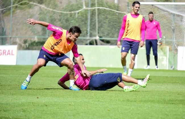 Entrenamiento de la UD LAS PALMAS en Barranco ...