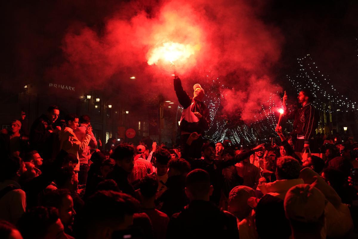 Fans of Morocco light up flares as they celebrate their victory following the FIFA World Cup 2022 round of 16 soccer match between Morocco and Spain, at Las Ramblas in Barcelona, northeastern Spain, 06 December 2022. EFE/ Alejandro Garcia