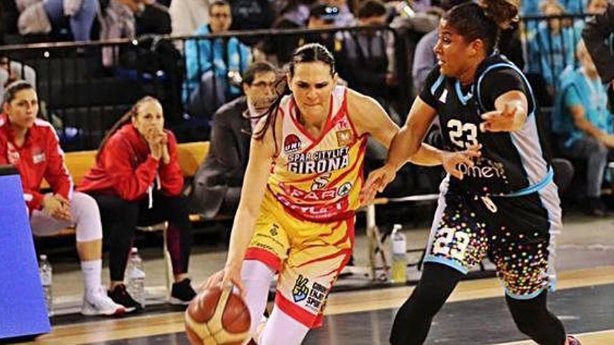 Sonja Vasic, defensada per Lewis ahir a Logronyo.