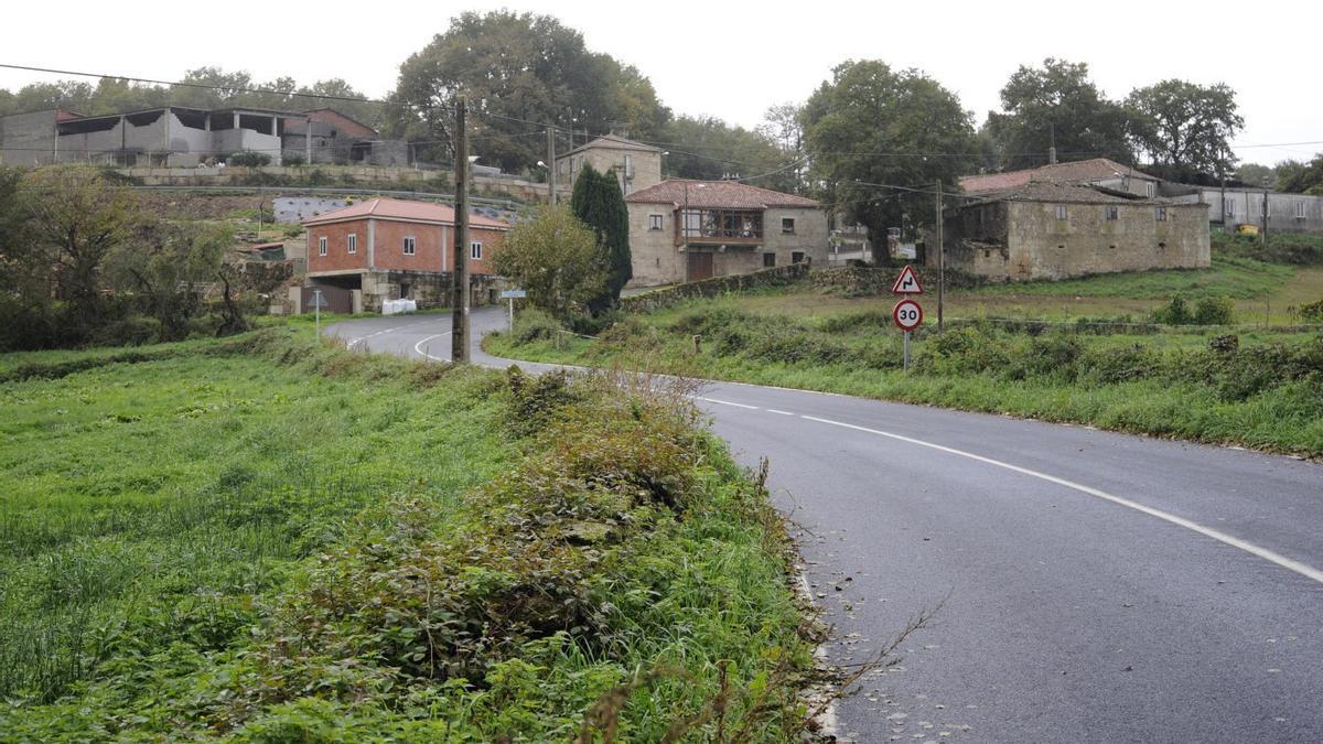 Casas en una aldea de la parroquia de San Salvador de Camba, en Rodeiro.
