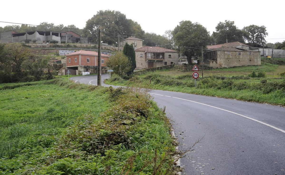 Casas en una aldea de la parroquia de San Salvador de Camba, en Rodeiro.