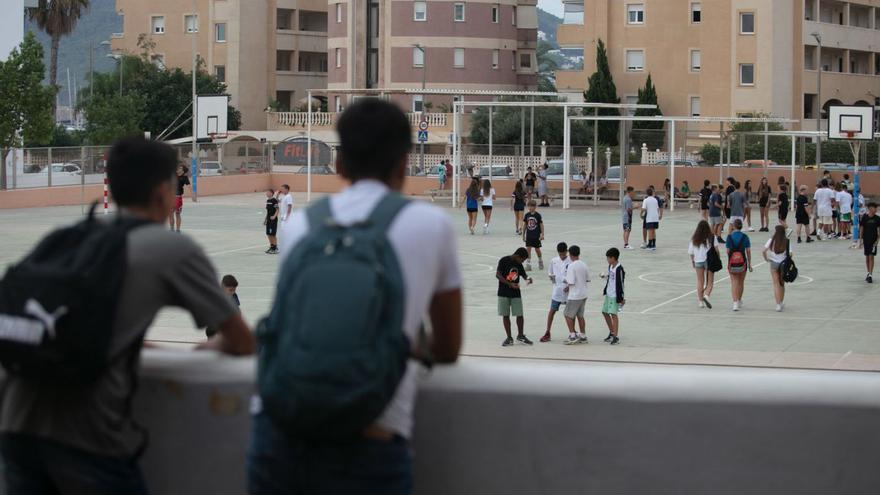 Imagen de archivo del inicio del curso escolar en el instituto Xarc de Santa Eulària. | VICENT MARÍ