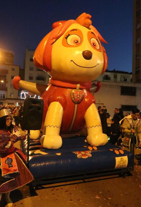 El distrito malagueño, como ya es tradición, adelanta el cortejo de sus majestades los Reyes Magos por las calles Fernández Fermina, Conde del Guadalhorce, Cruz del Humilladero o Camino de San Rafael.