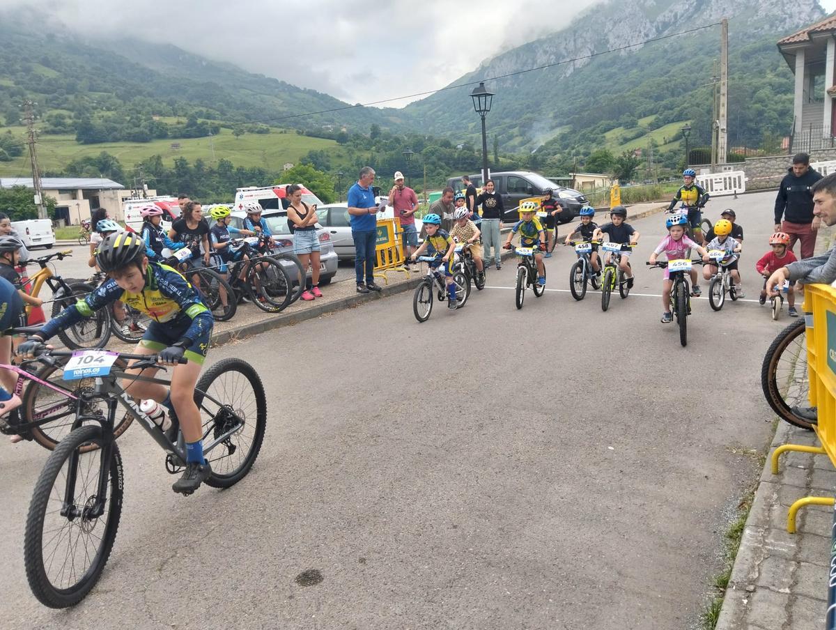 La exitosa carrera "Oso BTT Proaza" con más de 200 participantes, en imágenes