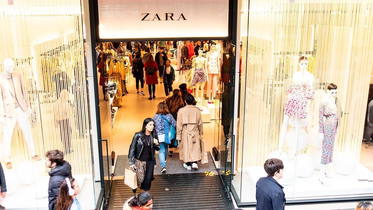 Zara tiene el look de la primavera: el vestido corsetero que está volviendo locas a sus clientas