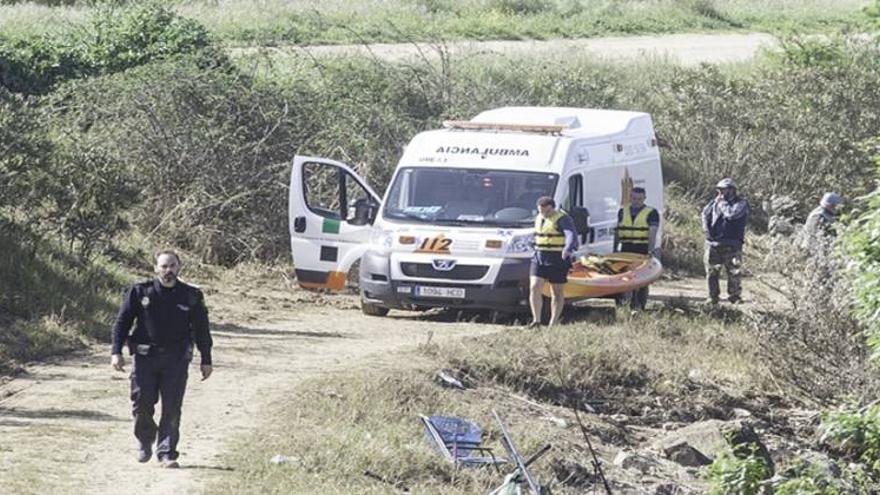 Muere un piragüista tras intentar ayudar a dos compañeros que cayeron al azud del Guadiana