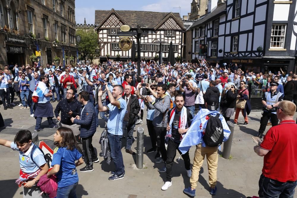 Manchester se tiñe de azul celeste