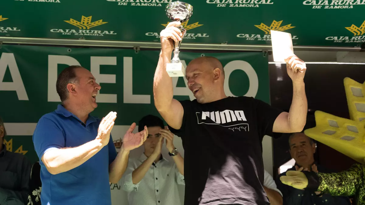 José Ignacio García gana el "doblete" de una Feria del Ajo que recupera la esencia