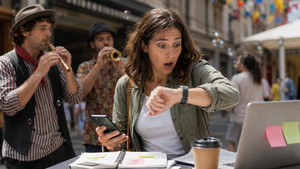 Una mujer a la que se le ha ido el tiempo entre pitos y flautas.