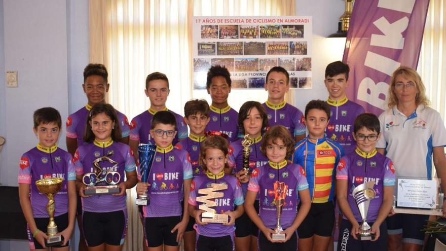 La joven cantera del club ciclista de Almoradí