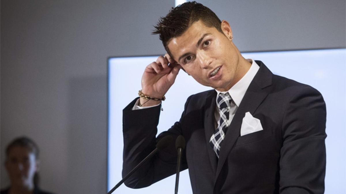 Cristiano Ronaldo comparece ante los medios después de firmar su renovación