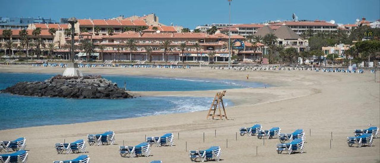 Una playa en el sur de Tenerife en una imagen de archivo.