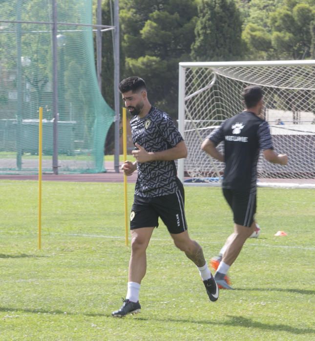 Primer entrenamiento del goleador Carlos Martínez